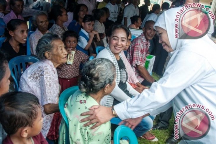 Mensos Hadiri Pengobatan Gratis di Ambon