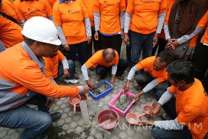 Pelatihan Ahli Bangunan Holcim