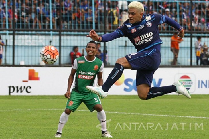 Arema Ungguli PS TNI