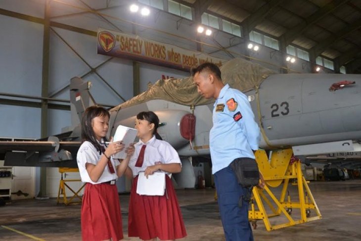 Ratusan Siswa SD-TK Kunjungi Skardon Udara 1