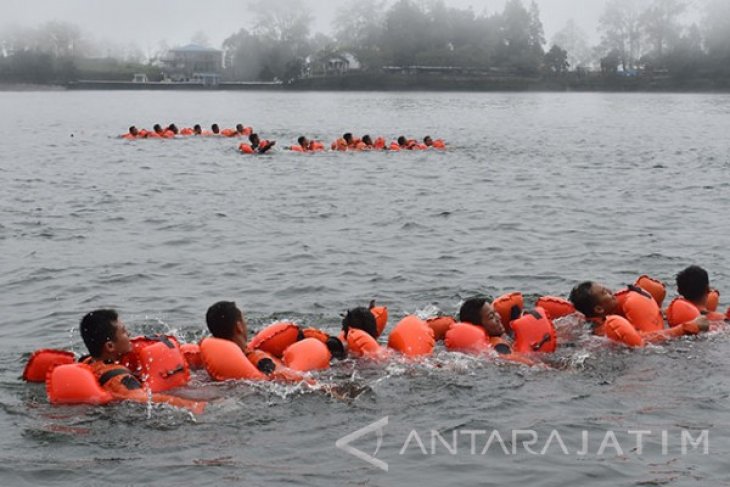 Latihan Survival Penerbang Tempur