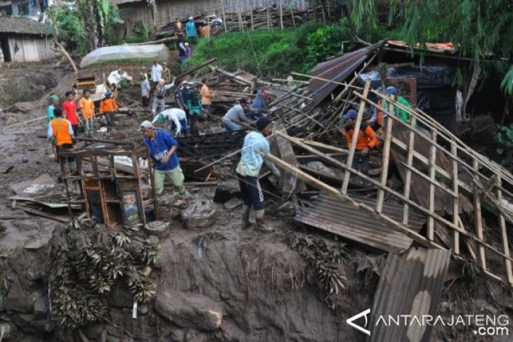 BANJIR BANDANG SUKOREJO