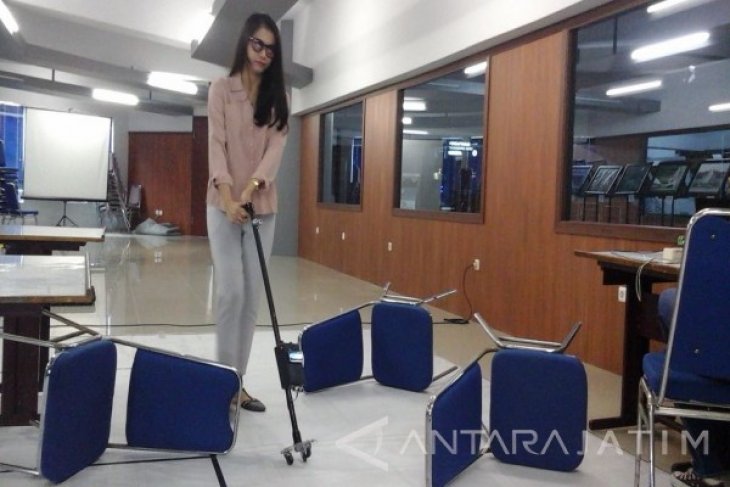 Mahasiswa Stikom Ciptakan Tongkat Pintar untuk Tunanetra