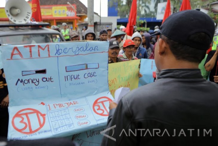 Aksi Petani Tuntut Penuntasan Korupsi Lahan