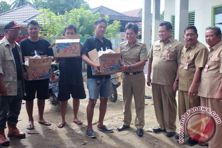 SERAHKAN BANTUAN KORBAN BANJIR