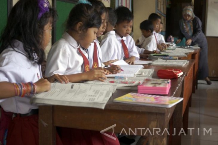 Belajar Di Kelas Darurat Tulungagung