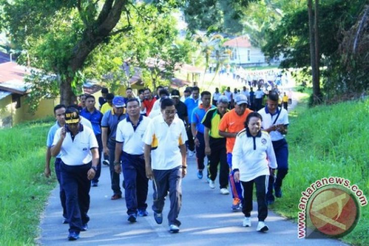 Ratusan Warga Ambon Ikut Olahraga Bela Negara