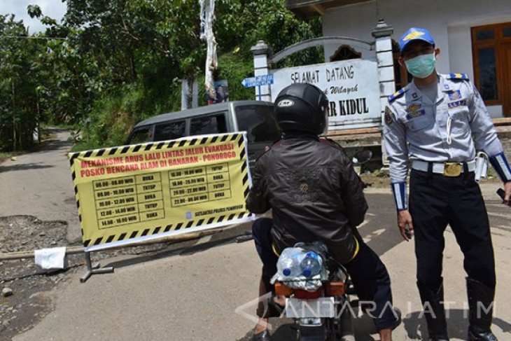 Mengatur Jalur Evakuasi