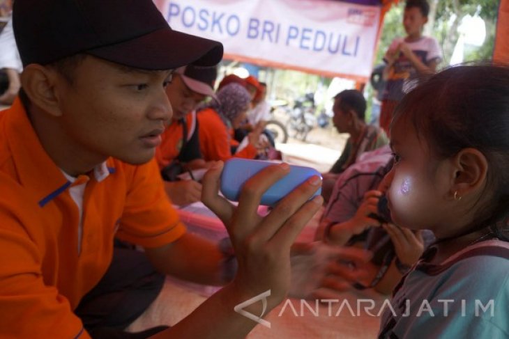 Pengobatan Pengungsi Terdampak Longsor