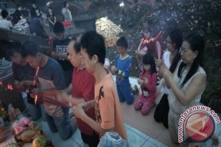 Ceng Beng Bentuk Penghormatan Kepada Leluhur