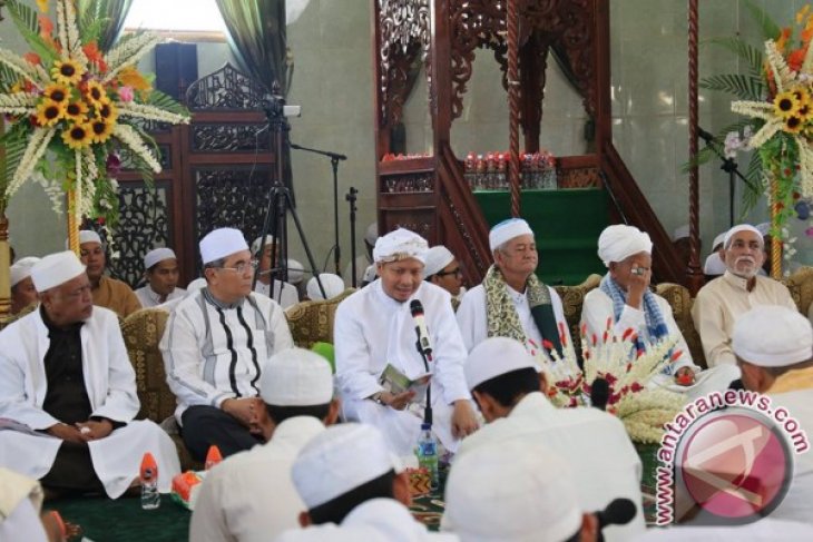 PEMBACAAN MANAQIB ABAH GURU SEKUMPUL