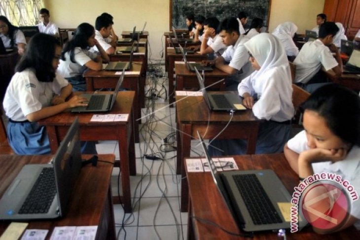 1.8 Million Senior High School Students Appear For National Exam