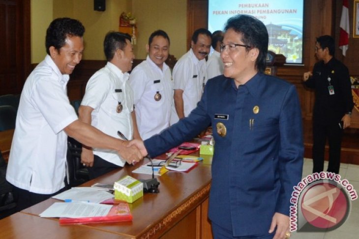 Bupati Badung Serahkan Tim Teknis Permasalahan KBS