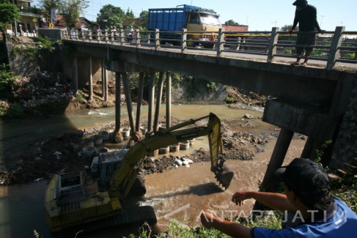 Perbaikan Jembatan Kritis