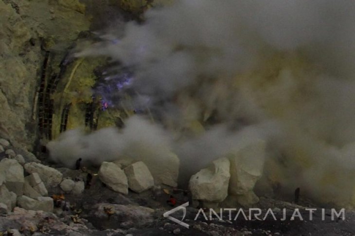Api Biru Kawah Ijen