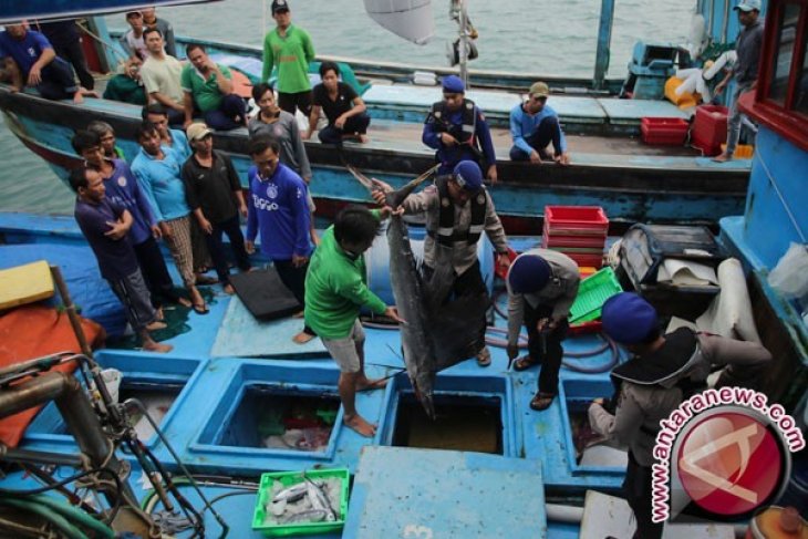 Penenggelaman kapal ikan asing ilegal melalui proses peradilan