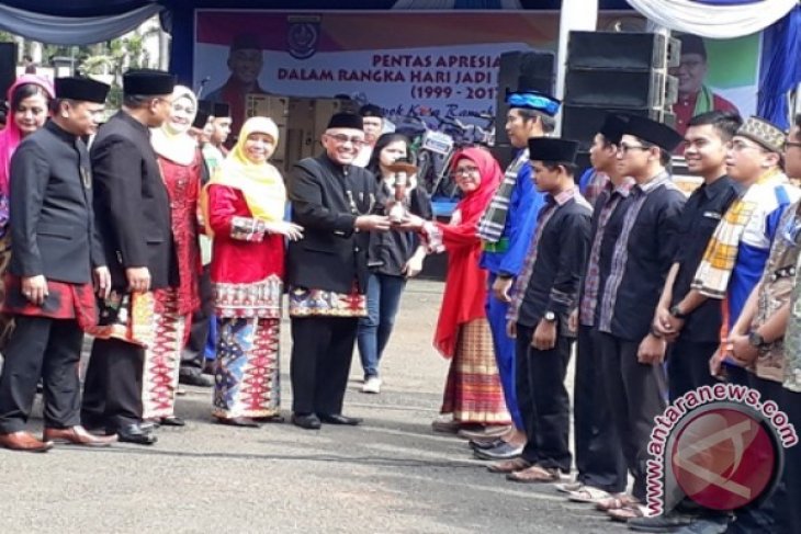 Pemkot Depok Raih Berbagai Penghargaan Nasional