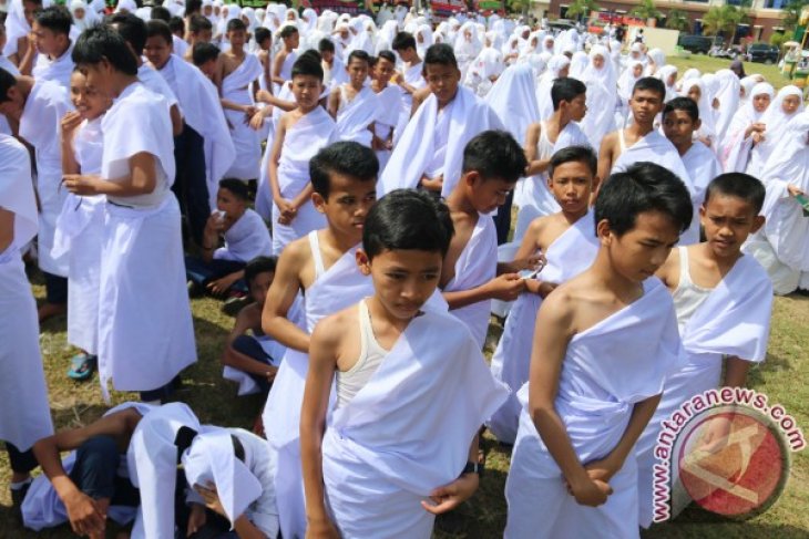 REKOR MURI PAWAI PAKAIAN IHRAM