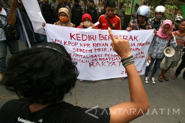 Peringatan Hardiknas di Kediri