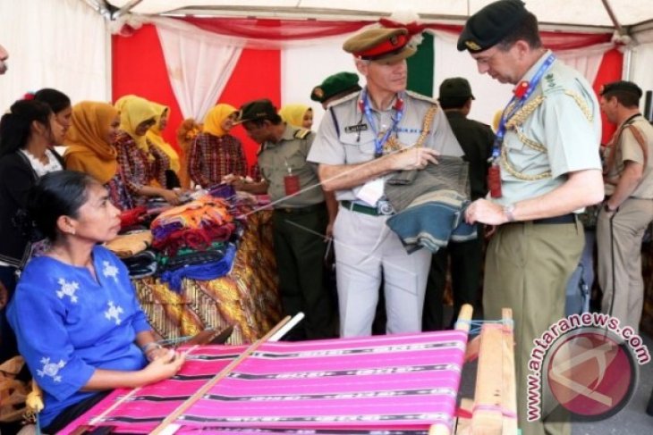 Atase Pertahanan Asing Tinjau Pameran Produk Maluku