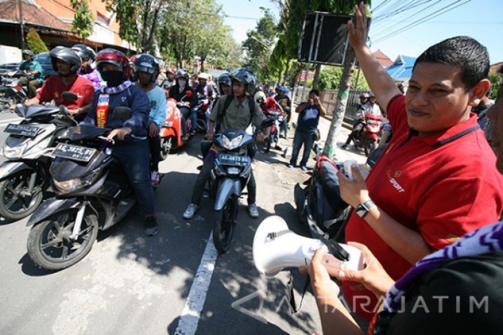 Walikota Kediri Berangkatkan Persik Mania