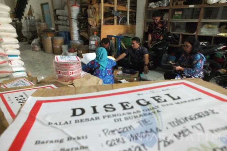 BPOM Segel Toko Penjual Produk Pangan Ilegal