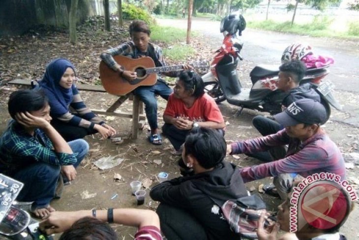 Mahasiswa IPB Ajarkan Pertanian Pada Penyanyi Cilik Jalanan
