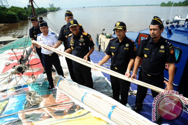 Bea Cukai Amankan Rotan