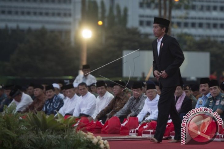 President Jokowi Asks TNI to Help Police Maintain Security