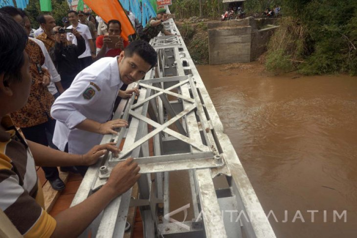 Peresmian Jembatan Darurat Antardesa