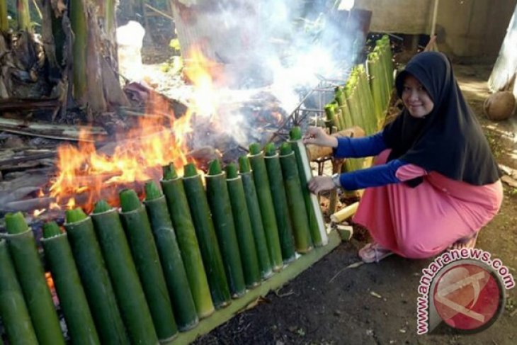 MALAMANG TRADISI DESA TARAS PADANG