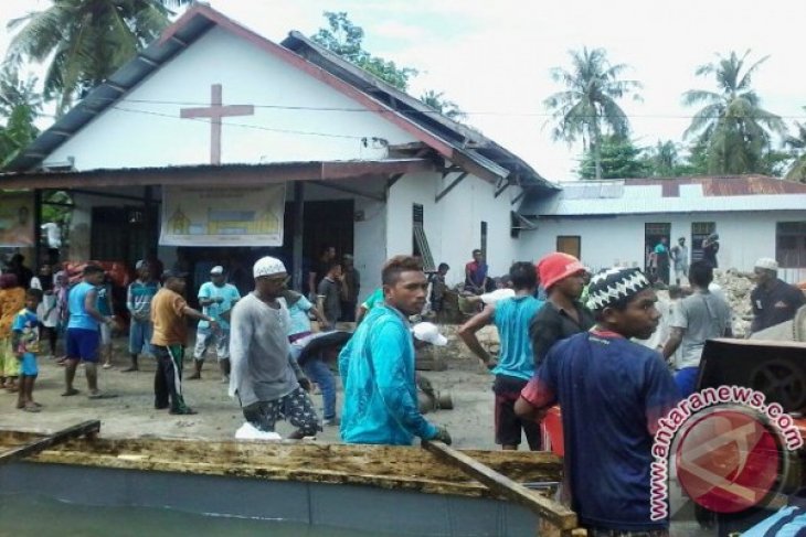 Wali Kota Letakkan Batu Pertama Gereja Ngadi - ANTARA News Ambon, Maluku