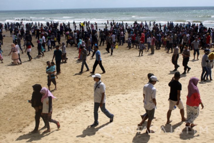 Wisata Pantai Lombeng