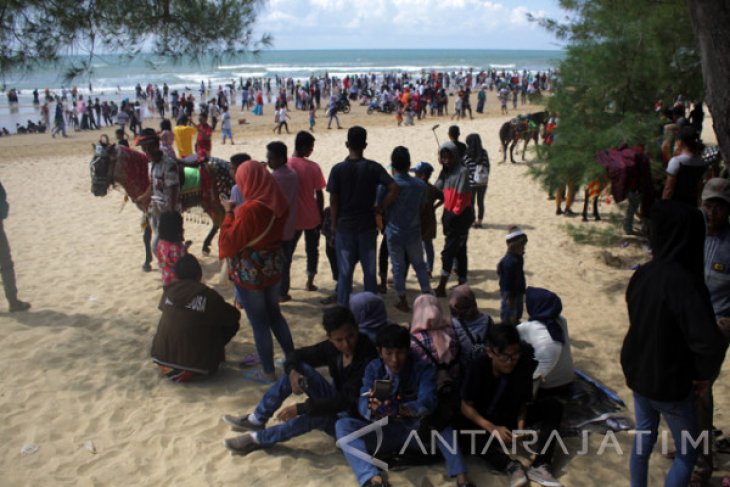 Wisata Pantai Lombeng