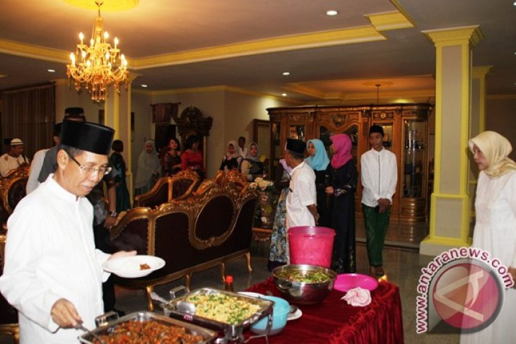 OPEN HOUSE DI KEDIAMAN BUPATI BATOLA