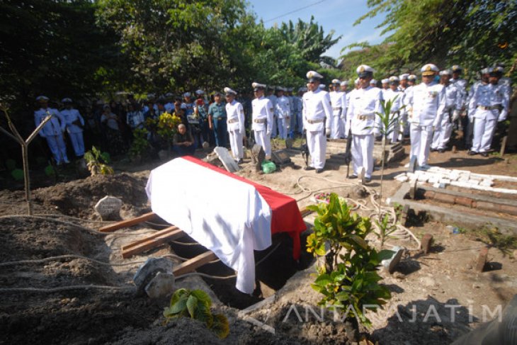 Pemakaman Jenazah Korban Kecelakaan Helikopter
