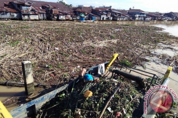 Pampangan Penuhi Sungai Martapura