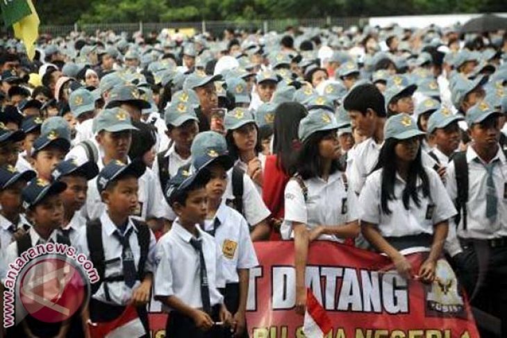 Penerimaan Siswa Baru Penajam Disesuaikan Mebel Sekolah