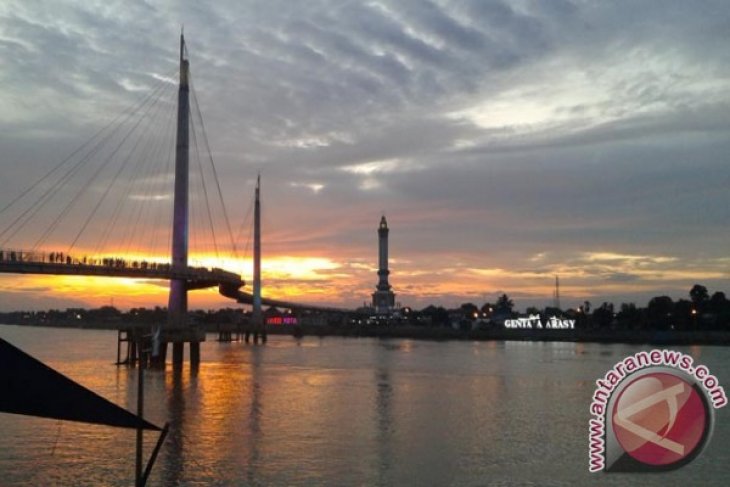 Jembatan Gentala lokasi asyik pantau