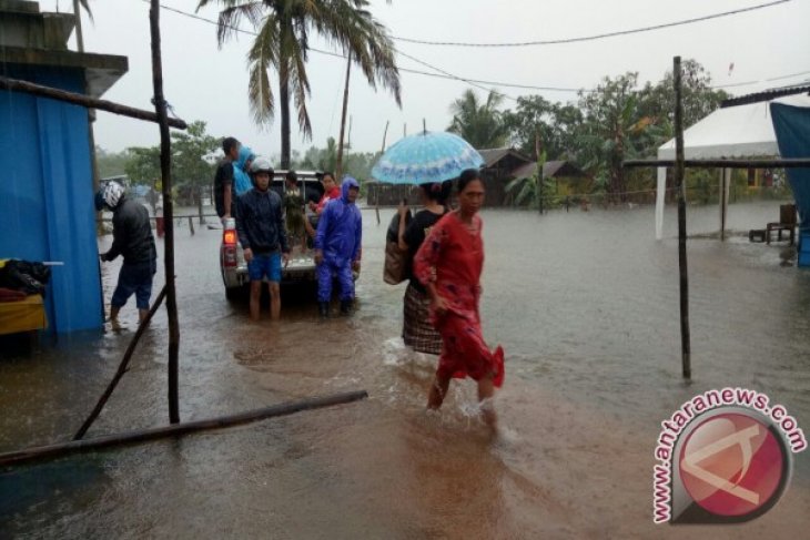 PT Timah Bantu Korban Banjir di Kabupaten Belitung