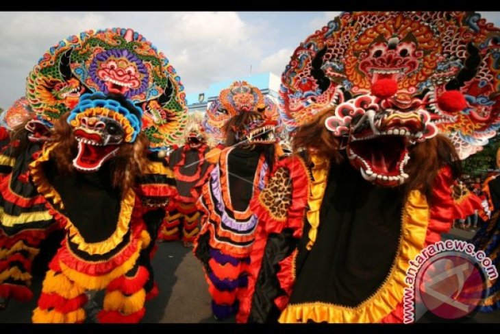 Tarian Kolosal Seribu Barong Nusantara