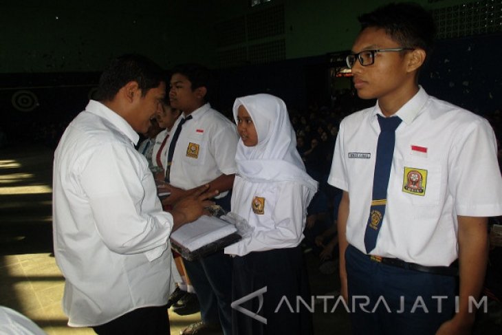 Bantuan Seragam Sekolah Kediri