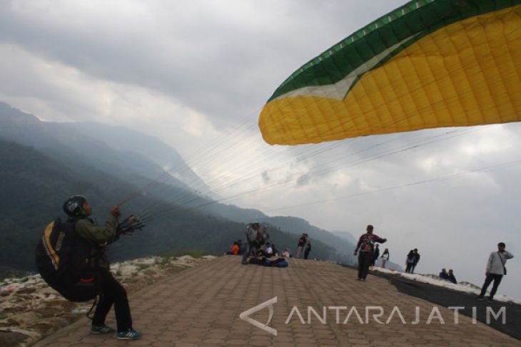 Jelang Kejuaraan Internasional Paralayang