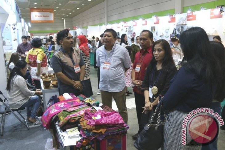 Songket Tradisional Jembrana Diminati Masyarakat Korea