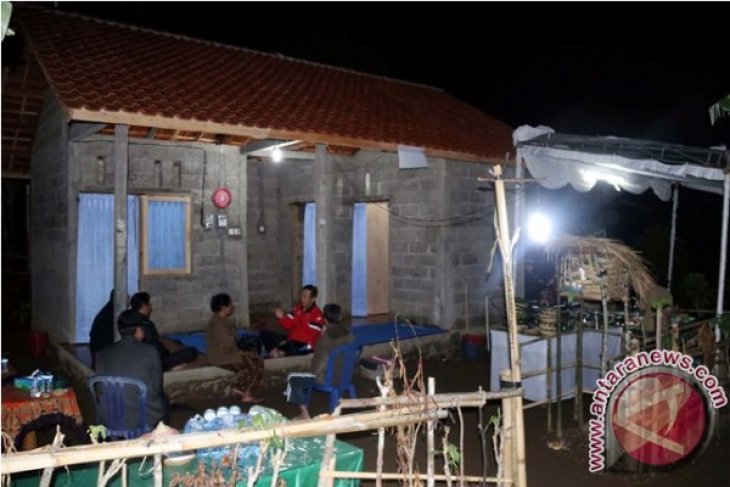 Gubernur Bali Menginap di Kediaman Penerima Bedah Rumah