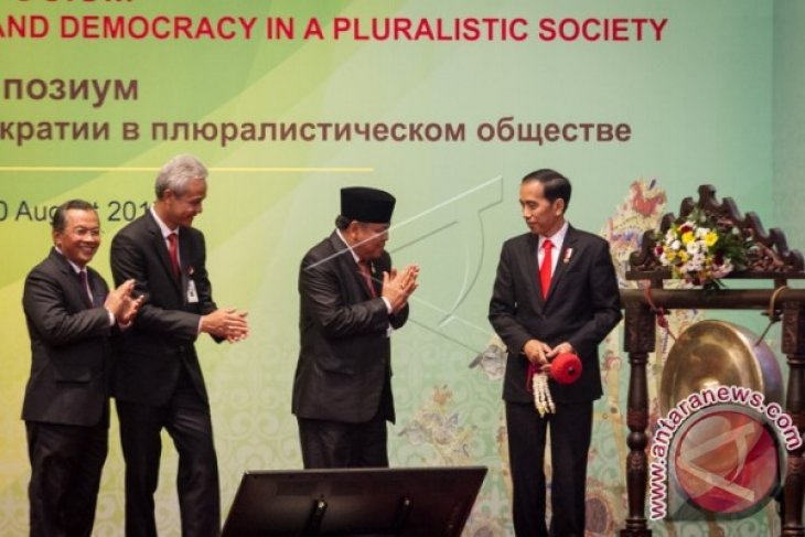 Pembukaan Simposium Internasional MK