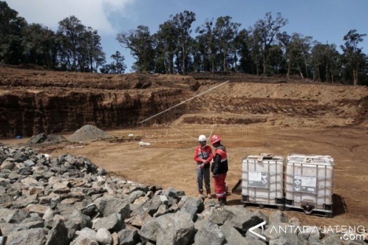 PROYEK PEMBANGKIT LISTRIK TENAGA PANAS BUMI