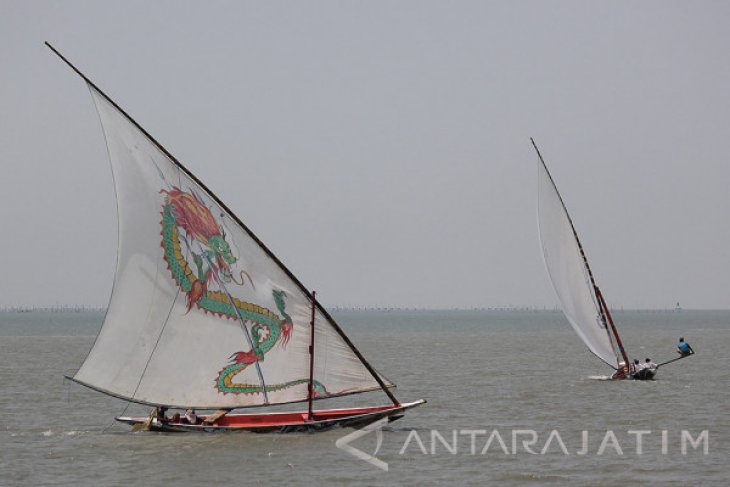 Lomba Balap Perahu Layar