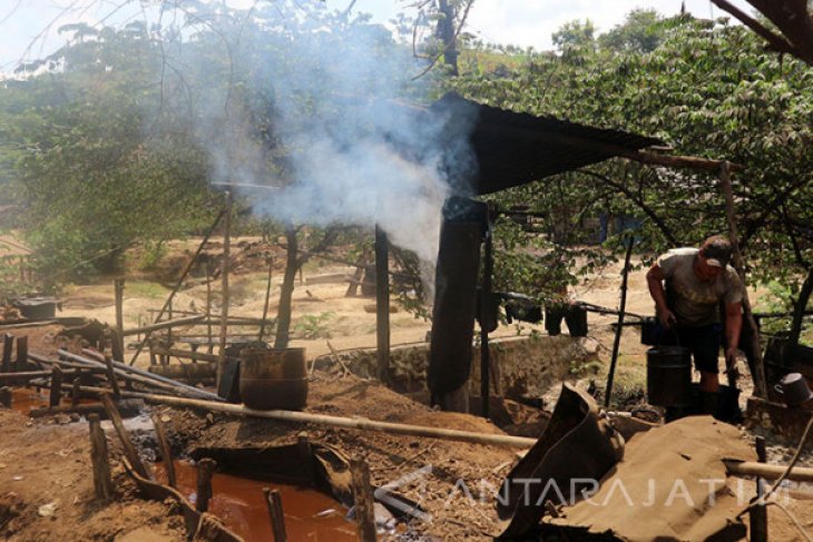 Penambang Minyak Mentah Tradisional