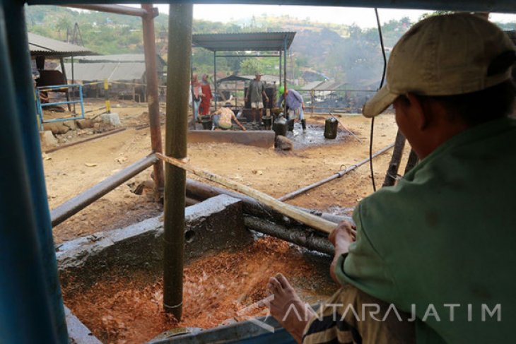 Penambang Minyak Mentah Tradisional